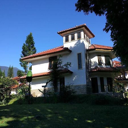 Villa Sabrina Bumi Ciherang Panjaweujan Exteriör bild