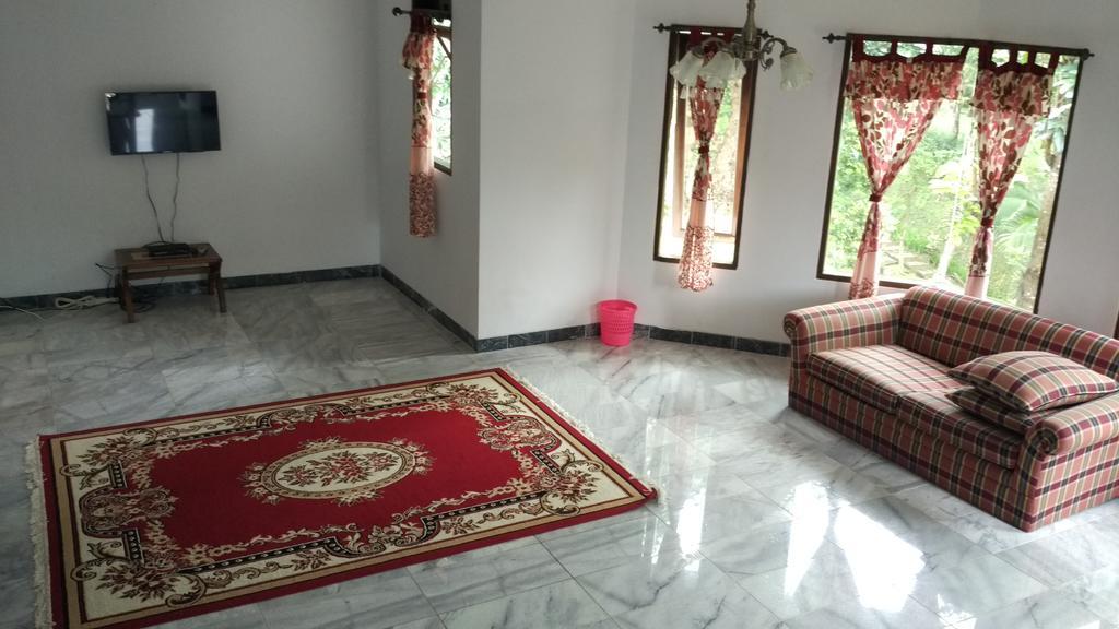 Villa Sabrina Bumi Ciherang Panjaweujan Exteriör bild