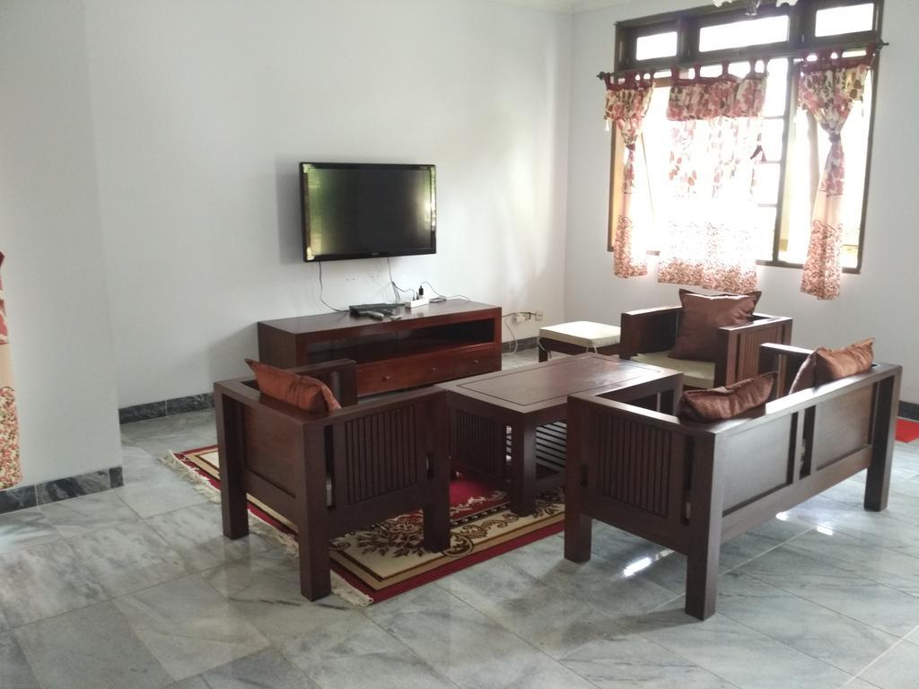 Villa Sabrina Bumi Ciherang Panjaweujan Exteriör bild